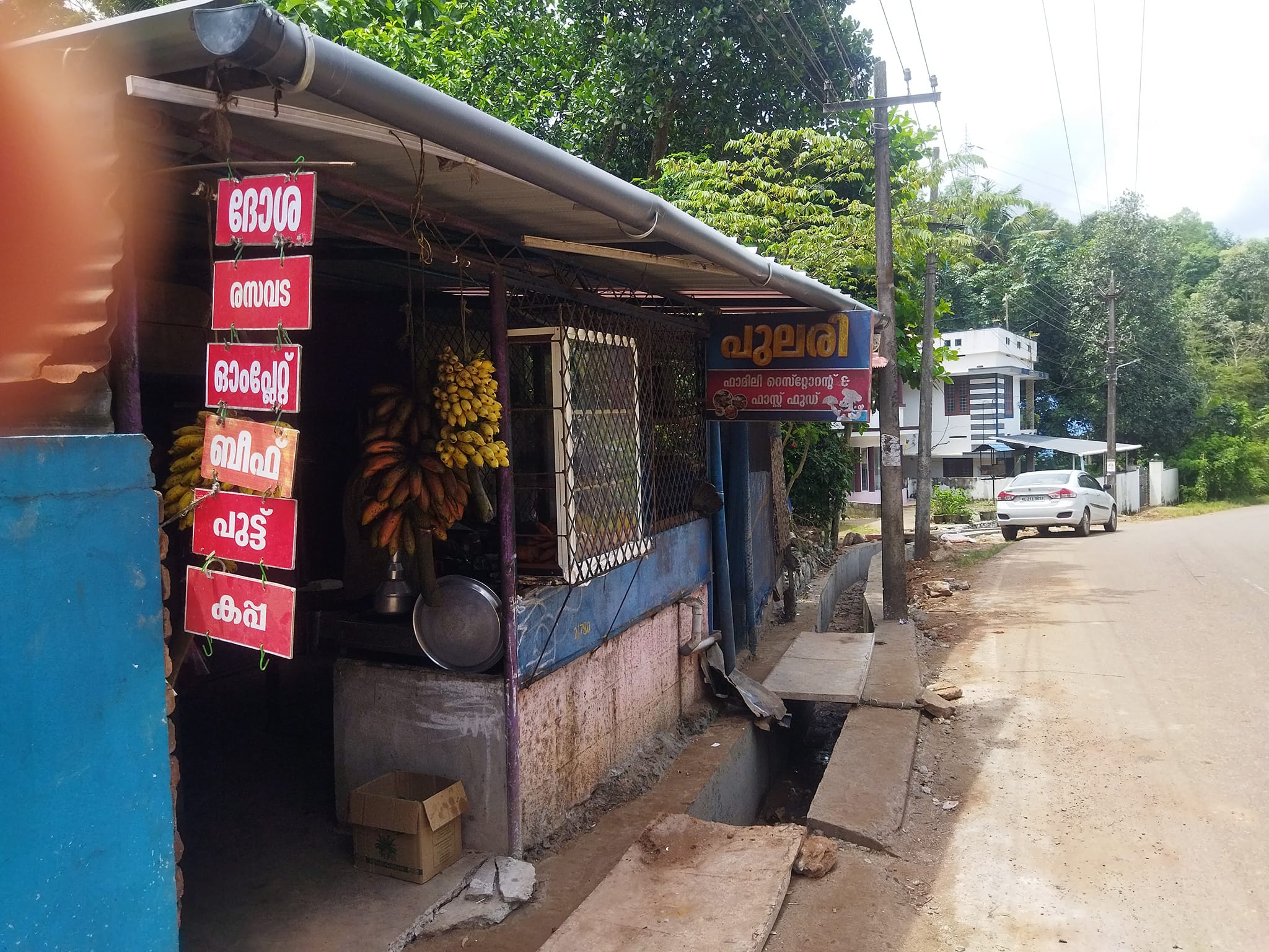 ദോശ, പുട്ട് പിന്നെ പഞ്ഞിമുട്ടായി പോലത്തെ ബീഫും; ഷിബുവണ്ണന്റെ കട പൊളിയാണ്‌